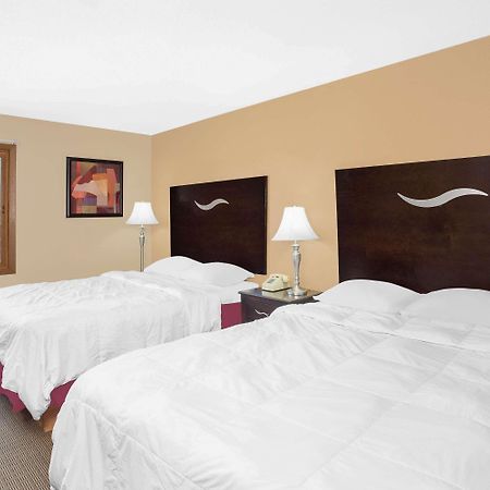 Super 8 By Wyndham Sheboygan Wi Motel Buitenkant foto