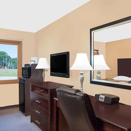 Super 8 By Wyndham Sheboygan Wi Motel Buitenkant foto