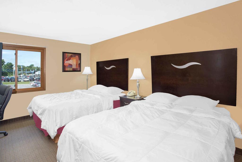 Super 8 By Wyndham Sheboygan Wi Motel Buitenkant foto