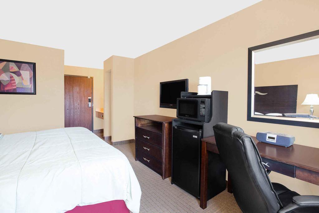 Super 8 By Wyndham Sheboygan Wi Motel Buitenkant foto
