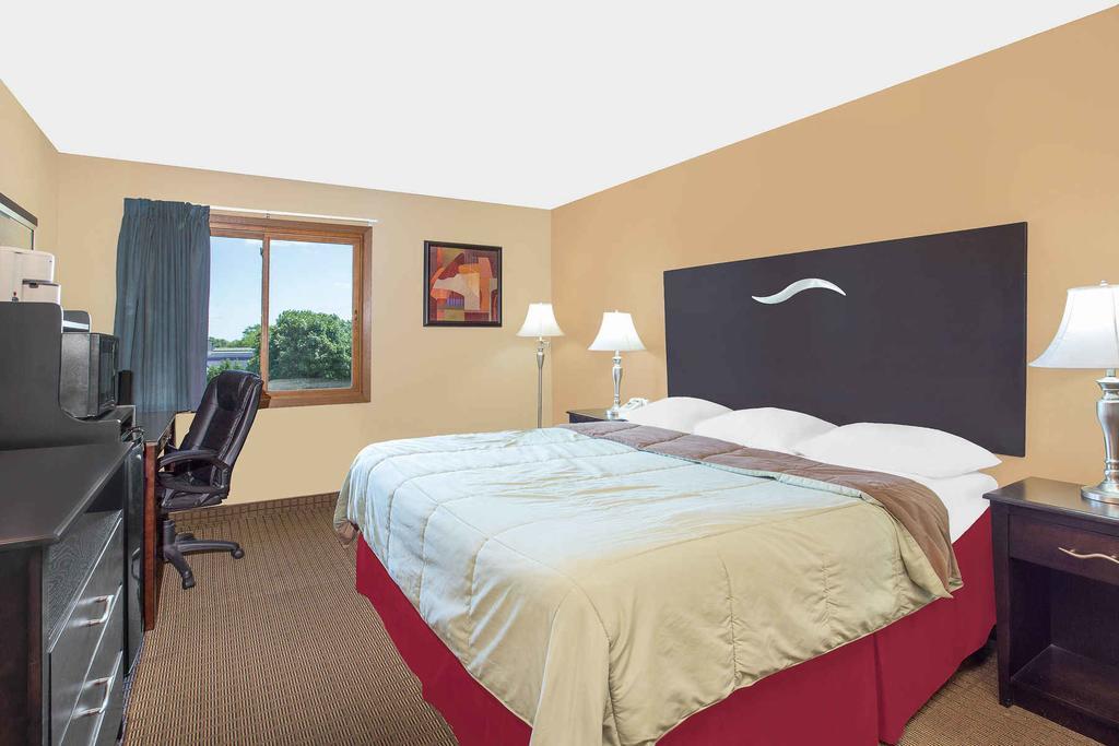 Super 8 By Wyndham Sheboygan Wi Motel Buitenkant foto