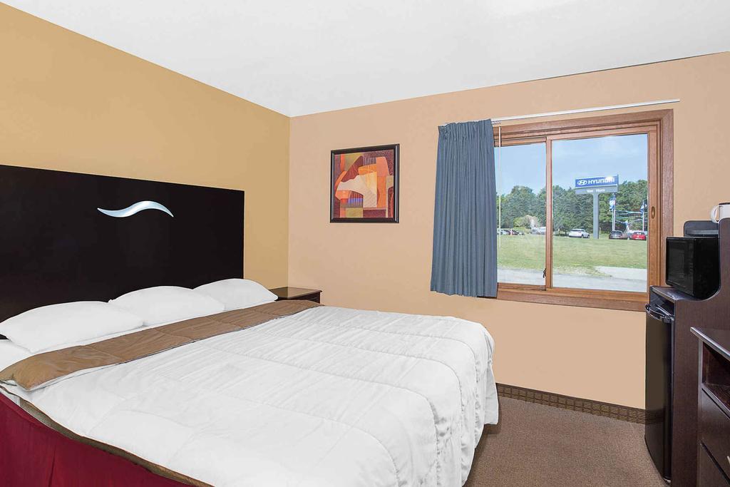 Super 8 By Wyndham Sheboygan Wi Motel Buitenkant foto