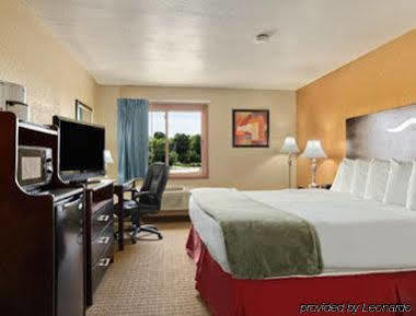 Super 8 By Wyndham Sheboygan Wi Motel Buitenkant foto